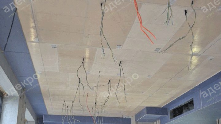 Каркасная перегородка с скрытой проводкой и возможностью установки раздвижных дверей: быстрый монтаж, сохранение тишины и зонирование пространства